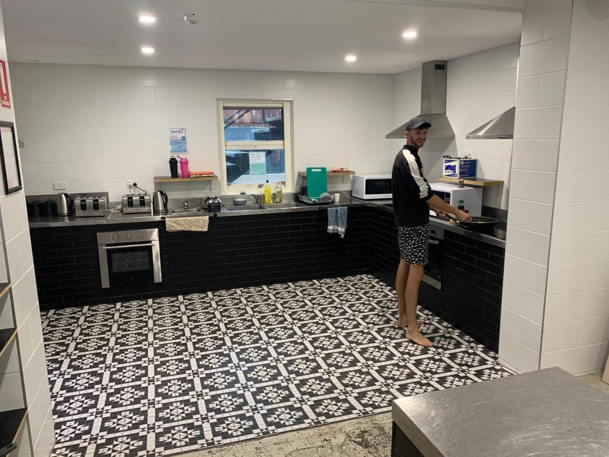 Aussie Dream Hostel Gold Coast Buitenkant foto